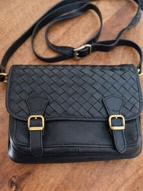 Italian Woven Leather Crossbody Bag • Divina Firenze • Quiet Luxury